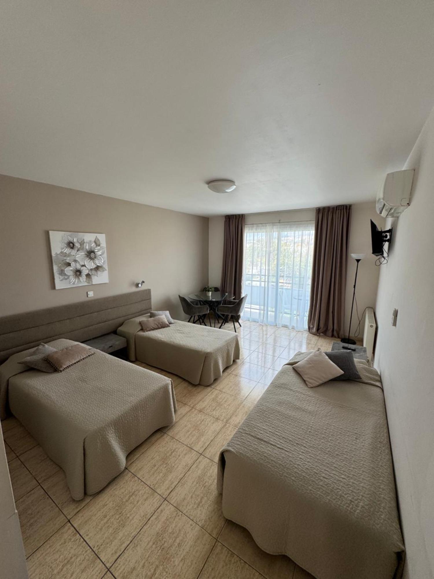 Marianna Hotel Apartments Limassol Luaran gambar