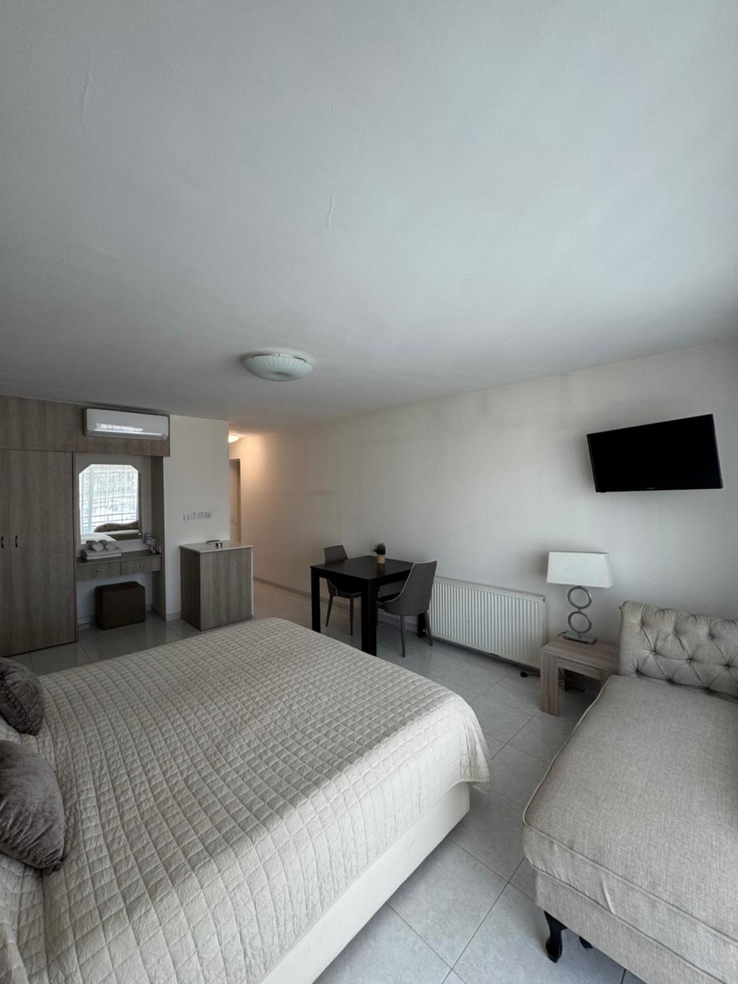 Marianna Hotel Apartments Limassol Luaran gambar