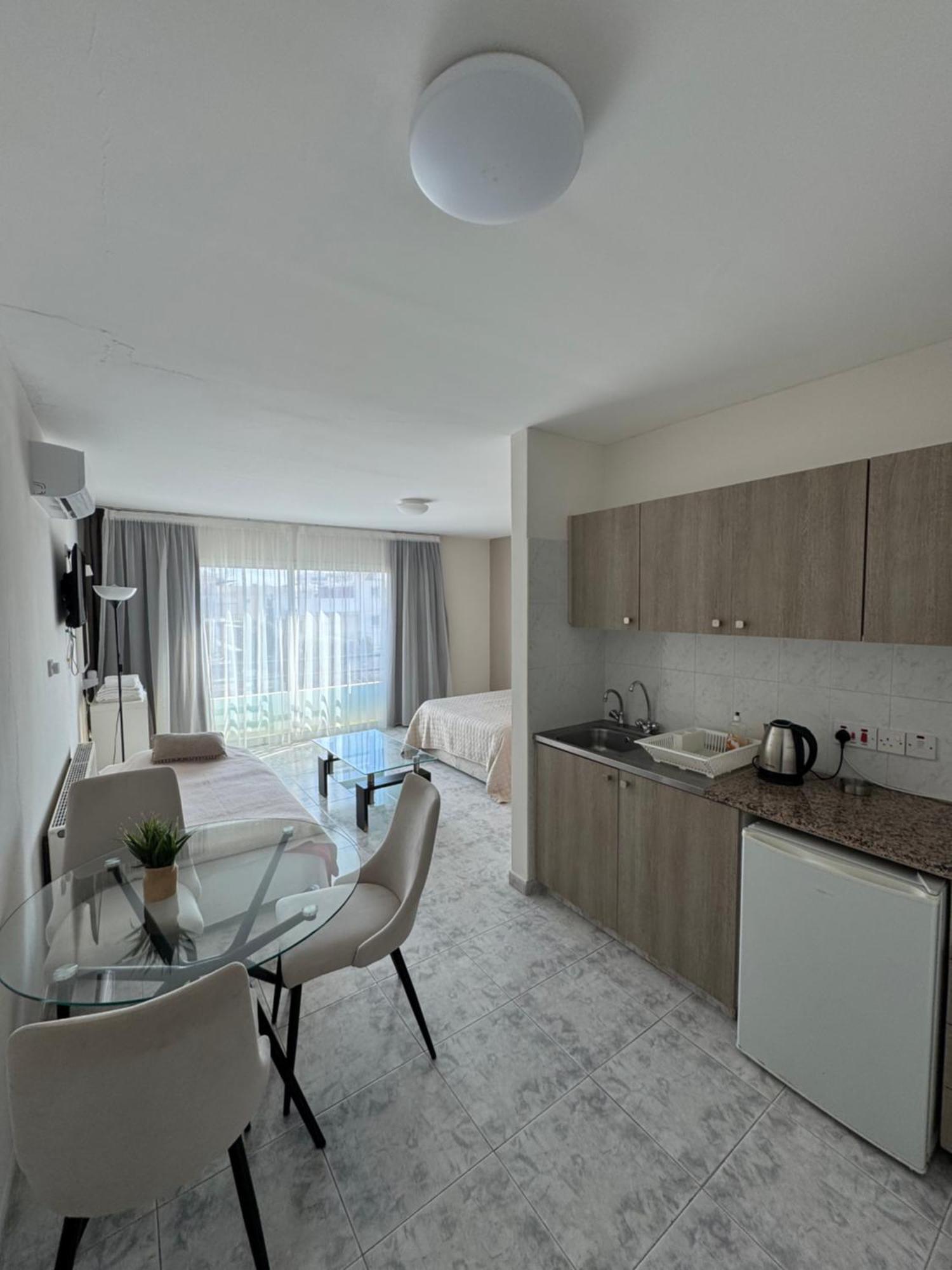 Marianna Hotel Apartments Limassol Luaran gambar