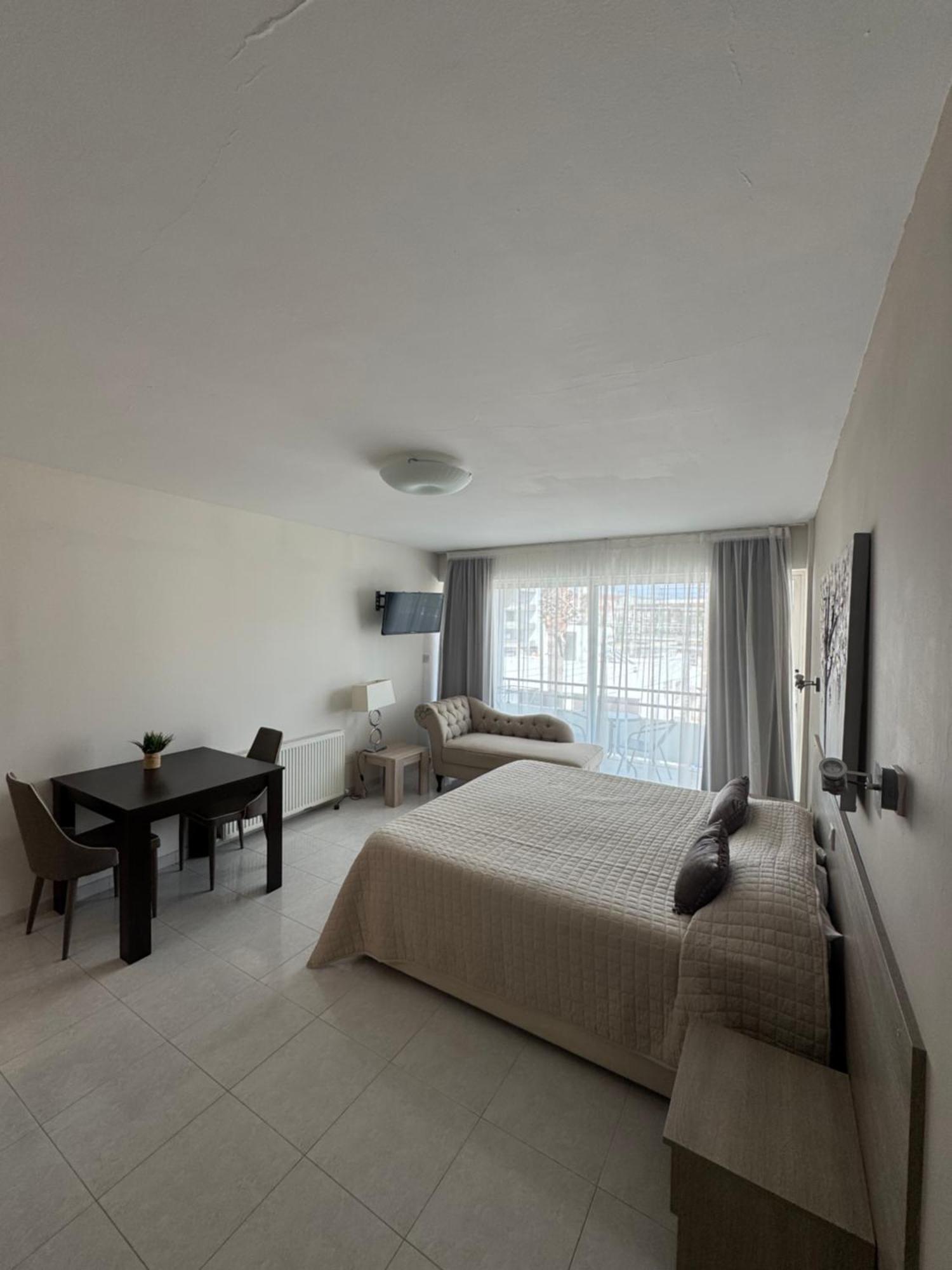 Marianna Hotel Apartments Limassol Luaran gambar